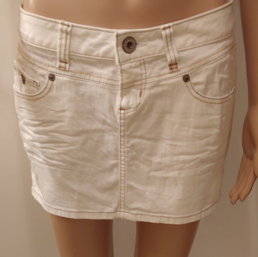 Guess, Ladies mimi skirts!
